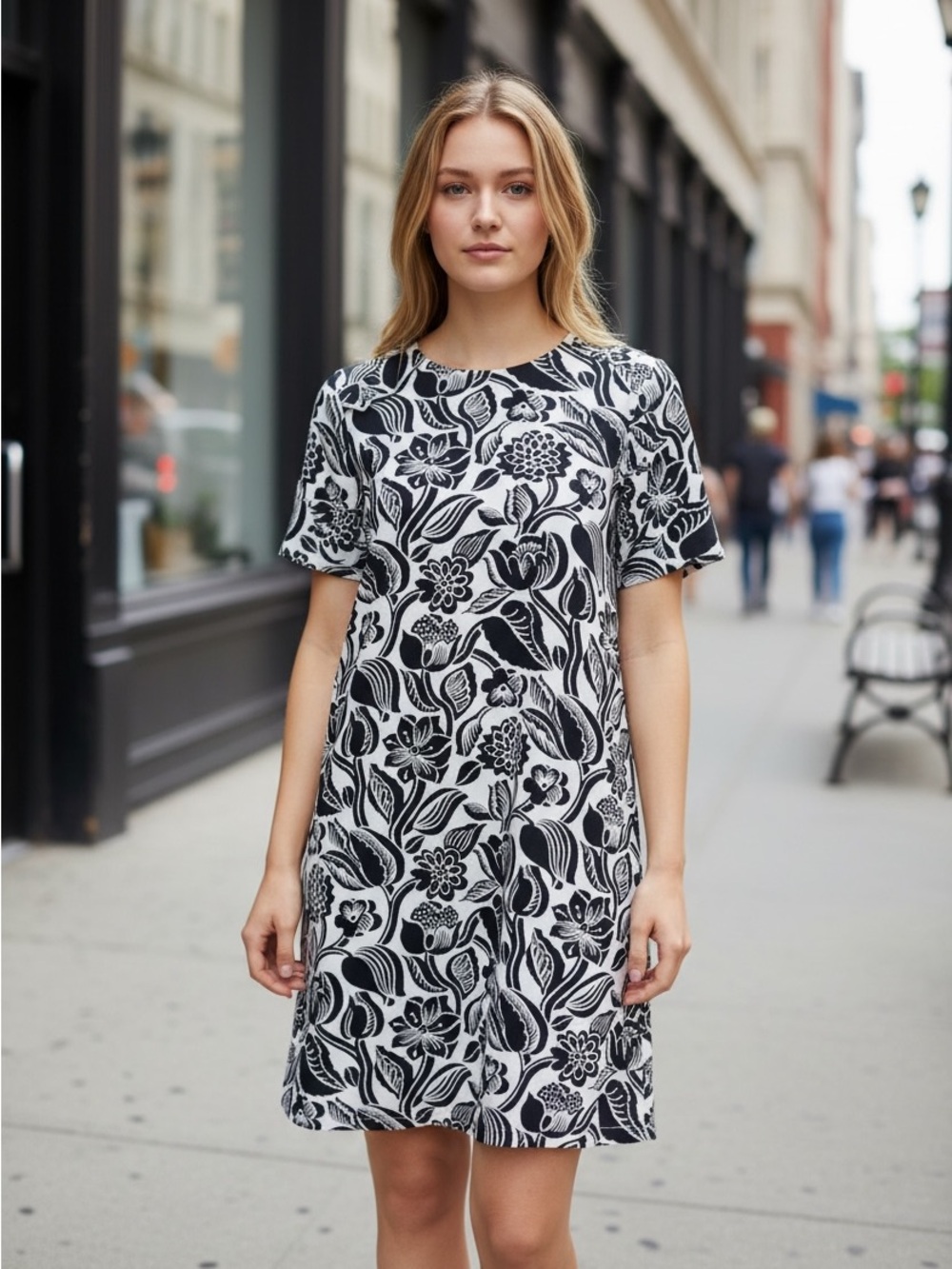 Ann Taylor Black and White Floral Shift Dress Size Medium